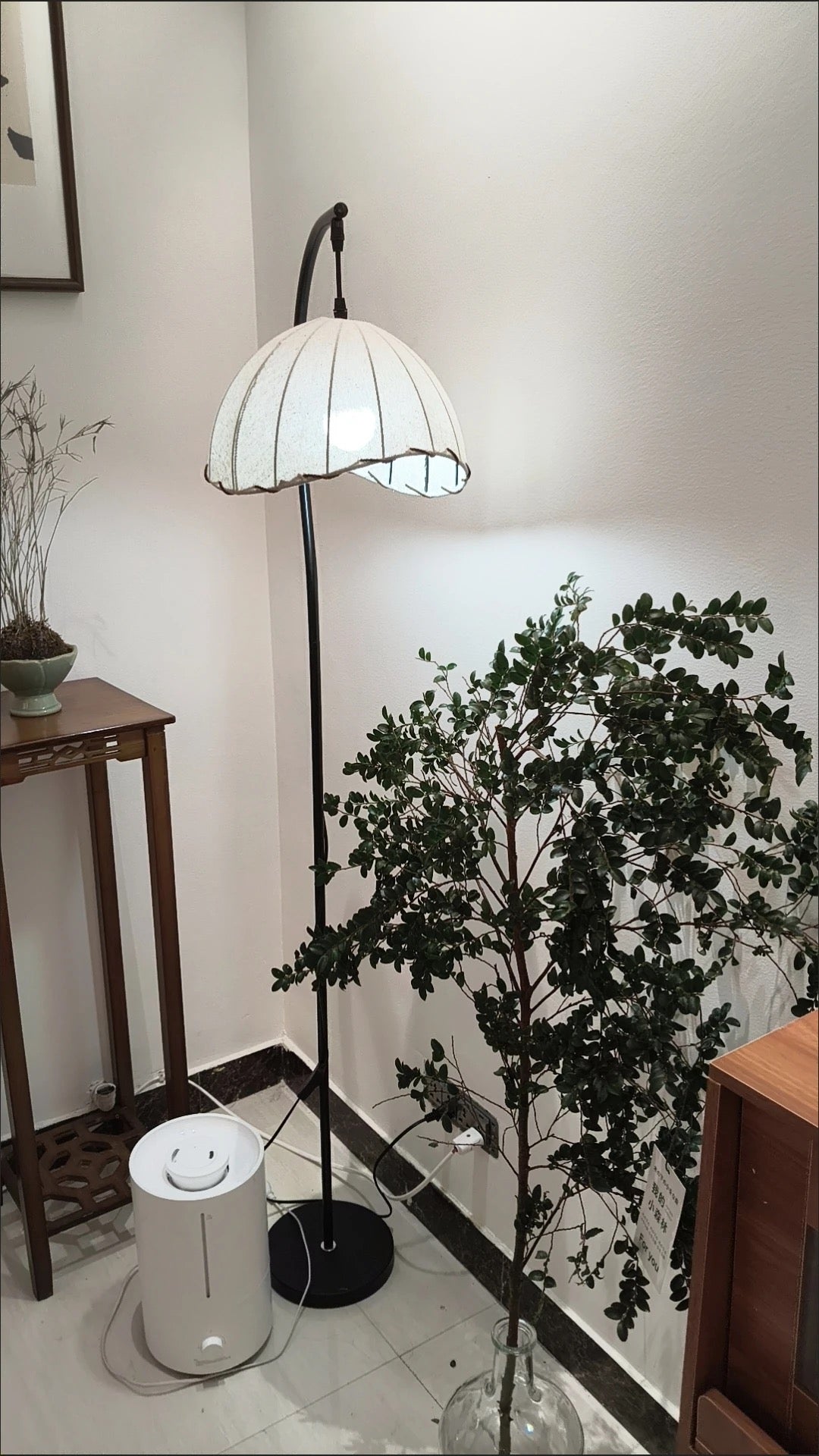 Floor S-shaped lamp